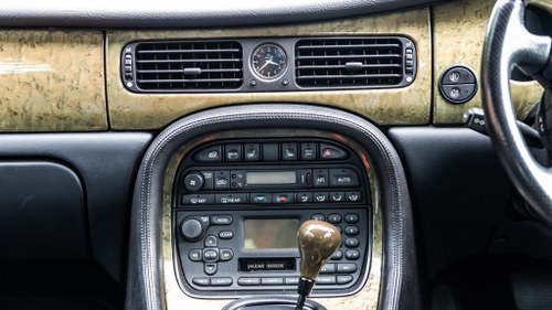 NO RESERVE - 2000 Jaguar XJ8 3.2 Executive zum Verkauf (Bild 30 von 186)