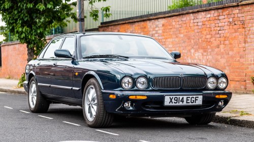 NO RESERVE - 2000 Jaguar XJ8 3.2 Executive zum Verkauf (Bild 1 von 186)