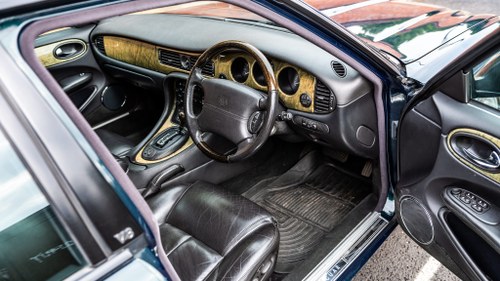 NO RESERVE - 2000 Jaguar XJ8 3.2 Executive zum Verkauf (Bild 22 von 186)