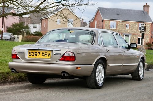 1998 Jaguar XJ8 4.0 Sovereign LWB For Sale (picture 6 of 99)
