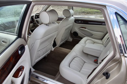 1998 Jaguar XJ8 4.0 Sovereign LWB For Sale (picture 52 of 99)