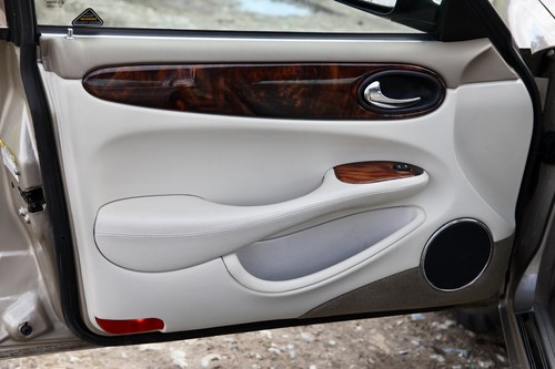 1998 Jaguar XJ8 4.0 Sovereign LWB For Sale (picture 42 of 99)