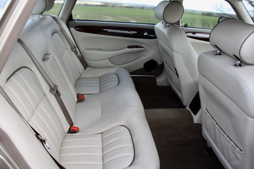 1998 Jaguar XJ8 4.0 Sovereign LWB For Sale (picture 55 of 99)
