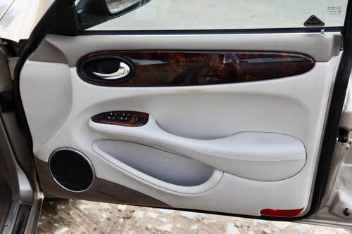 1998 Jaguar XJ8 4.0 Sovereign LWB For Sale (picture 40 of 99)