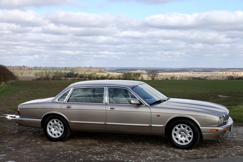 1998 Jaguar XJ8 4.0 Sovereign LWB For Sale (picture 24 of 99)