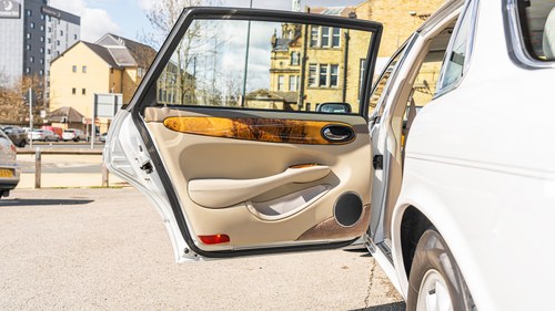 1998 Jaguar XJ8 Sovereign LWB (X308) Te koop (foto 61 van 108)