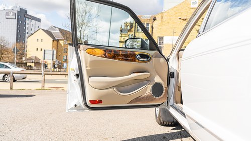 1998 Jaguar XJ8 Sovereign LWB (X308) Te koop (foto 57 van 108)