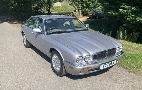 1999 Jaguar XJ8 For Sale (picture 1 of 108)