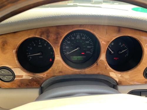 1999 Jaguar XJ8 For Sale (picture 27 of 108)