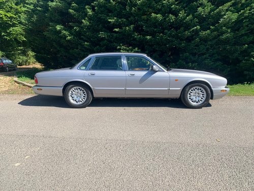 1999 Jaguar XJ8 For Sale (picture 10 of 108)