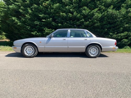 1999 Jaguar XJ8 For Sale (picture 11 of 108)