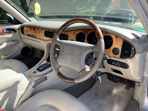 1999 Jaguar XJ8 For Sale (picture 25 of 108)