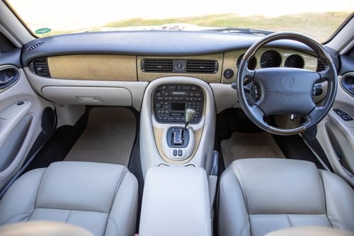 2000 Jaguar XJ8 For Sale (picture 37 of 164)