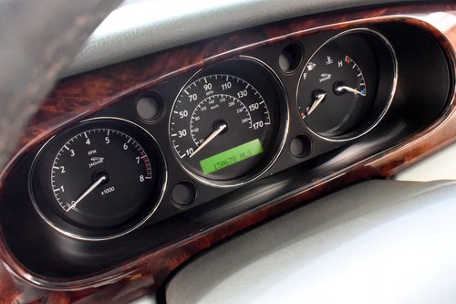 2003 Jaguar XJ8 Te koop (foto 72 van 176)