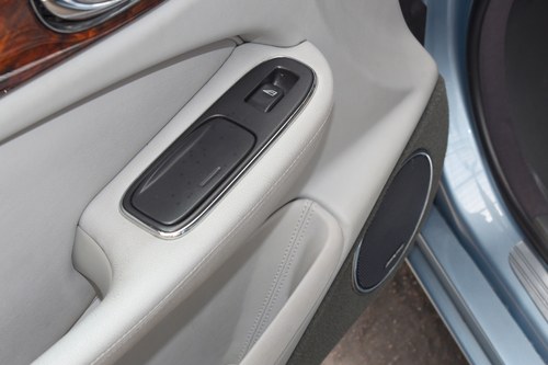 2003 Jaguar XJ8 Te koop (foto 48 van 176)