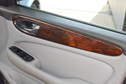 2003 Jaguar XJ8 Te koop (foto 42 van 176)