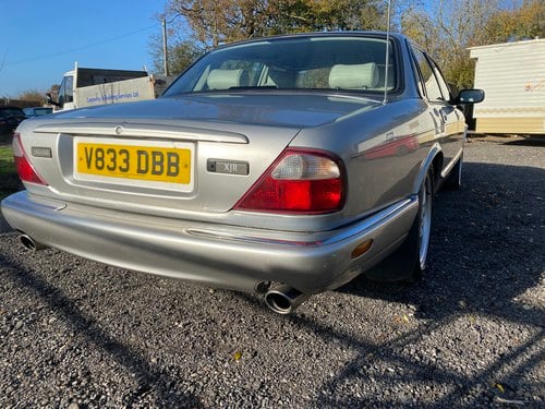 RESERVE LOWERED - 1999 Jaguar XJR 4.0 V8 Supercharged Te koop (foto 9 van 98)