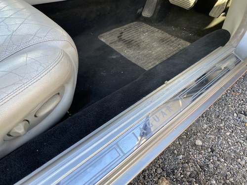 RESERVE LOWERED - 1999 Jaguar XJR 4.0 V8 Supercharged Te koop (foto 30 van 98)