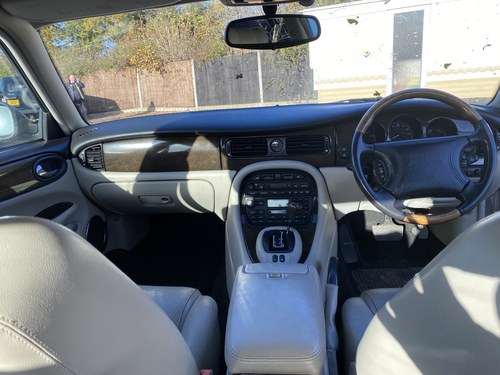 RESERVE LOWERED - 1999 Jaguar XJR 4.0 V8 Supercharged Te koop (foto 14 van 98)