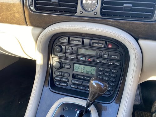 RESERVE LOWERED - 1999 Jaguar XJR 4.0 V8 Supercharged Te koop (foto 17 van 98)