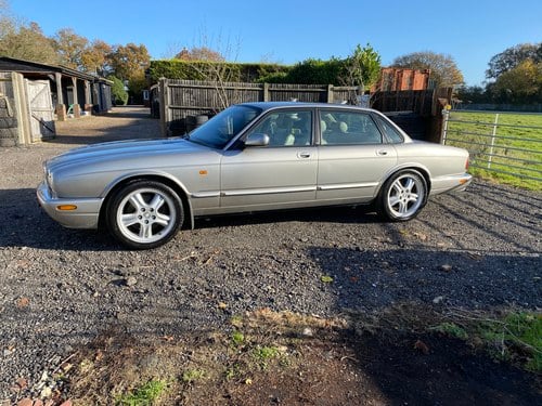 RESERVE LOWERED - 1999 Jaguar XJR 4.0 V8 Supercharged Te koop (foto 5 van 98)