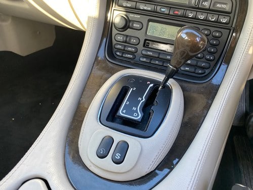 RESERVE LOWERED - 1999 Jaguar XJR 4.0 V8 Supercharged Te koop (foto 16 van 98)