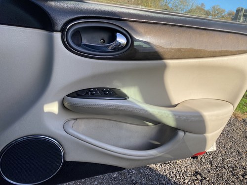 RESERVE LOWERED - 1999 Jaguar XJR 4.0 V8 Supercharged Te koop (foto 36 van 98)