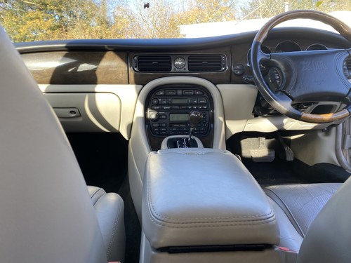 RESERVE LOWERED - 1999 Jaguar XJR 4.0 V8 Supercharged Te koop (foto 19 van 98)