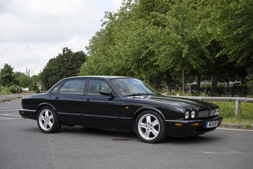 1998 Jaguar XJR For Sale (picture 9 of 172)