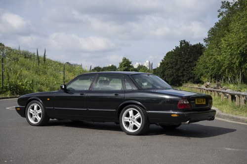 1998 Jaguar XJR For Sale (picture 4 of 172)