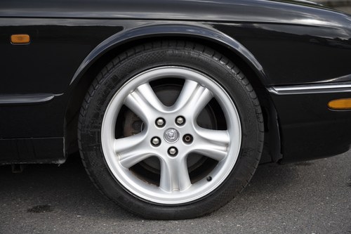 1998 Jaguar XJR For Sale (picture 16 of 172)