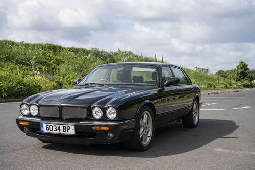 1998 Jaguar XJR For Sale (picture 14 of 172)