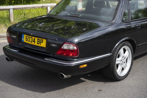 1998 Jaguar XJR For Sale (picture 12 of 172)