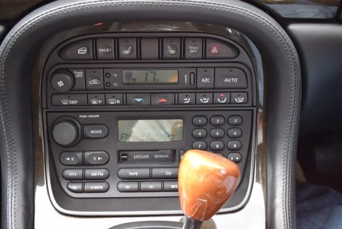 NO RESERVE - 1998 Jaguar XJR Supercharged In vendita (immagine 36 di 145)