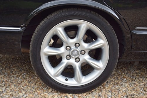 NO RESERVE - 1998 Jaguar XJR Supercharged In vendita (immagine 18 di 145)