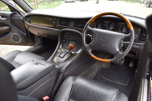 NO RESERVE - 1998 Jaguar XJR Supercharged In vendita (immagine 28 di 145)