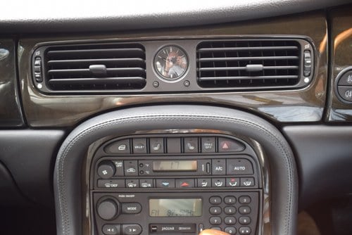 NO RESERVE - 1998 Jaguar XJR Supercharged In vendita (immagine 35 di 145)