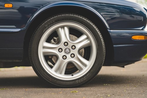 1998 Jaguar XJR Supercharged (X308) For Sale (picture 16 of 85)