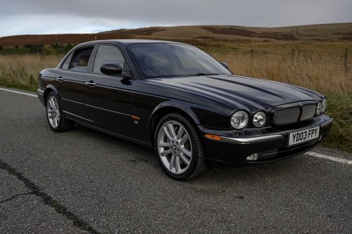 2003 Jaguar XJR (350) For Sale (picture 4 of 36)