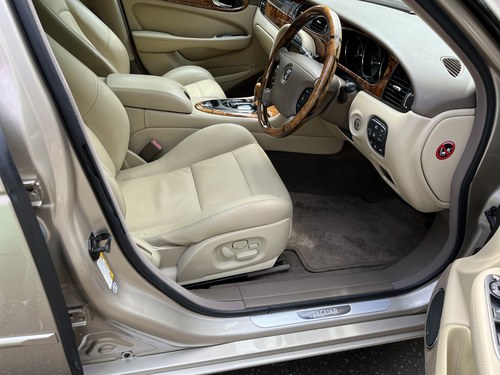 2005 Jaguar XJR For Sale (picture 32 of 140)