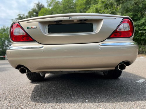 2005 Jaguar XJR For Sale (picture 12 of 140)
