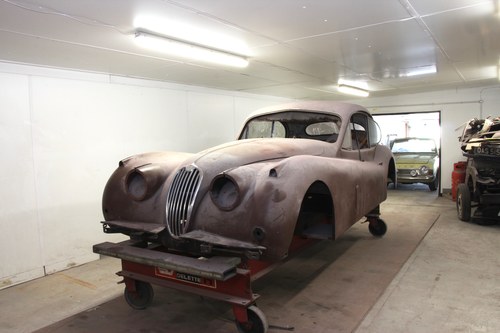 1956 Jaguar XK140 Fixed Head Coupe Body Shell Te koop (foto 2 van 52)