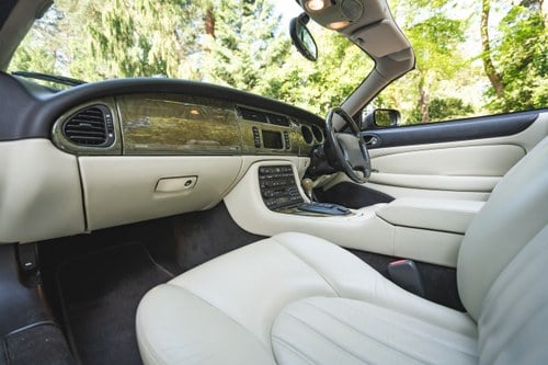 2002 Jaguar XK8 4.0 Convertible For Sale (picture 49 of 138)