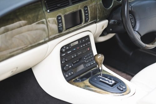 2002 Jaguar XK8 4.0 Convertible For Sale (picture 40 of 138)