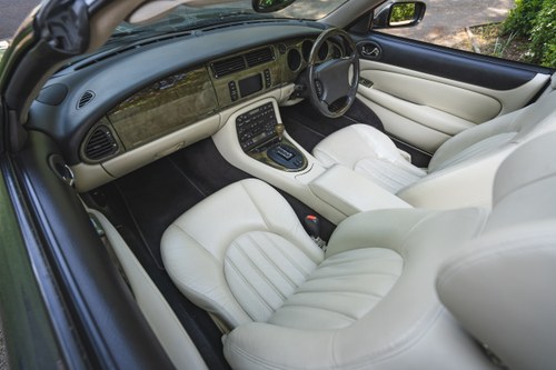2002 Jaguar XK8 4.0 Convertible For Sale (picture 48 of 138)