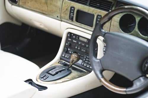2002 Jaguar XK8 4.0 Convertible For Sale (picture 20 of 138)