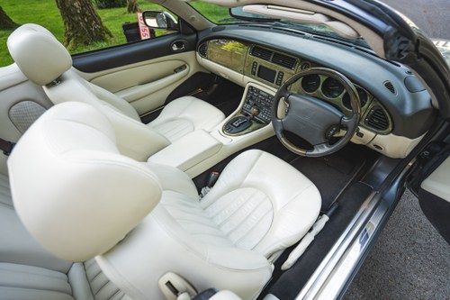 2002 Jaguar XK8 4.0 Convertible For Sale (picture 21 of 138)