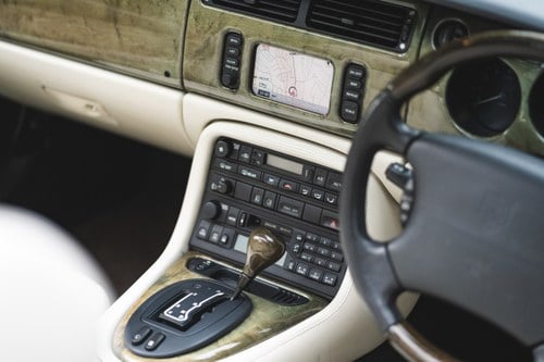 2002 Jaguar XK8 4.0 Convertible For Sale (picture 28 of 138)
