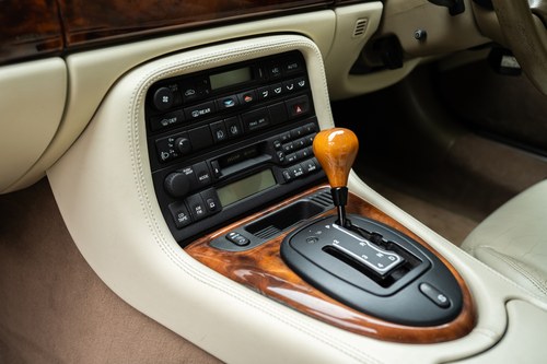 2000 Jaguar XK8 In vendita (immagine 53 di 125)