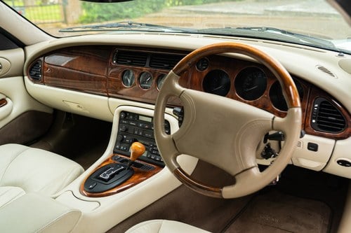 2000 Jaguar XK8 In vendita (immagine 31 di 125)